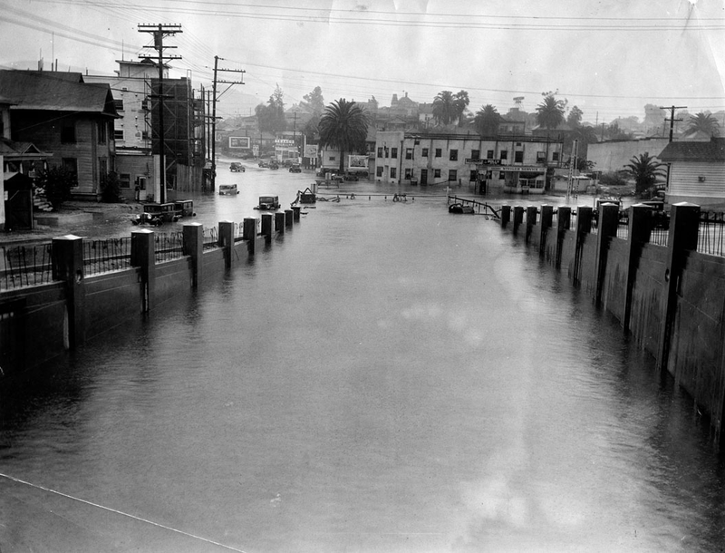 Illustration for article titled L.A. Weather Isn't Always Perfect: Snow & Hurricanes in the Southland